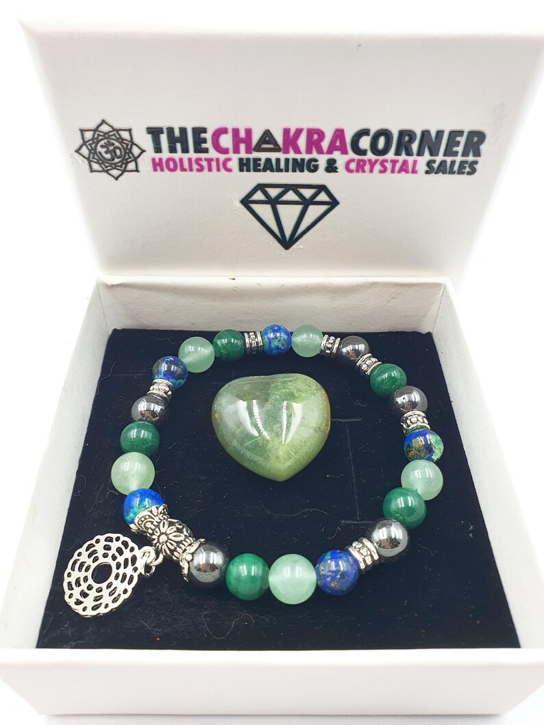 Pulsera de curación con cristales para aliviar el eczema con dije de chakra (azurita, malaquita, hematita y aventurina verde) - Tamaños personalizados disponibles. imagen 2