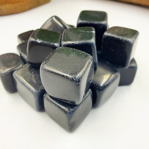 Mini cubo di cristallo di ossidiana nera imperfetta / cubi di ossidiana - circa 20 mm