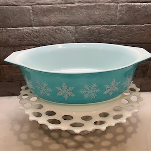 Pyrex Snowflake 045 Teal with White Casserole Dish no Lid