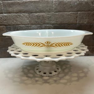 Pyrex Royal Wheat Divided Dish