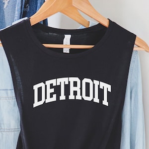 Detroit Women&#39;s Flowy Scoop Muscle Tank