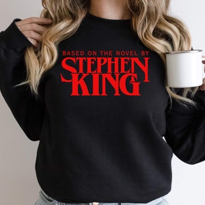スティーブン・キング スウェットシャツ、スティーブン・キング Tシャツ、スティーブン・キング原作のシャツ、スティーブン・キング、レトロファッション、Tumblrシャツ、ホラーシャツ