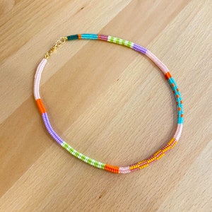 Handgewebte Samenperlenkette: Buntes japanisches & tschechisches Glas