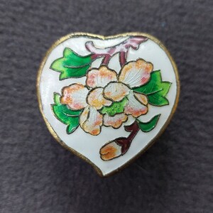 Vintage Heart-Shaped Floral Pill Box – Enamel Trinket Box for Travel or Pocket – Blue Interior – Refillable Metal Container