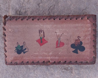 Caja de naipes vintage – Almacenamiento artesanal de cuero y cartón – Pieza restaurada