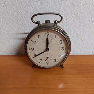Vintage alarm clock - Decorative clock - Decorative alarm clock - Bedside table decoration