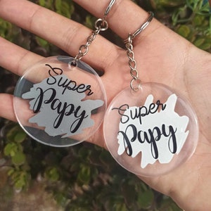 Customizable key rings in resin and acrylic, round, small original handmade gift, super grandpa, super grandpa, gray white