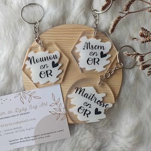 Gepersonaliseerde sleutelhangers van hars "Nanny, Meesteres, meesters, atsem, aesh in goud", eindejaarscadeau