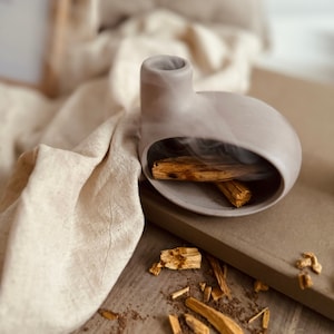 Palo Santo Burner and Matchstick Holder Set, Chimenea de mesa, Quemador de incienso de chimenea de cerámica moderno hecho a mano