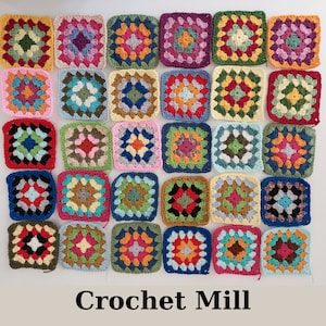 Peut inclure: Une collection de 36 carrés au crochet colorés, chacun avec un motif différent. Les carrés sont disposés en grille et sont tous de la même taille. Les carrés sont faits de différentes couleurs, notamment le rouge, le bleu, le vert, le jaune et le violet. Les carrés sont tous bordés de blanc. Le texte "Crochet Mill" est imprimé sous les carrés.