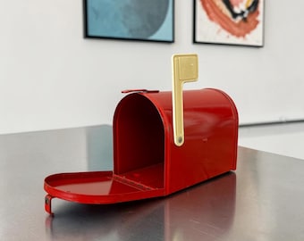 Vintage Rote US Post Metall 2032 Briefkasten Münze Sparkasse - Retro Sparschwein - Buntes Memphis Dekor - Postmoderner Schreibtisch