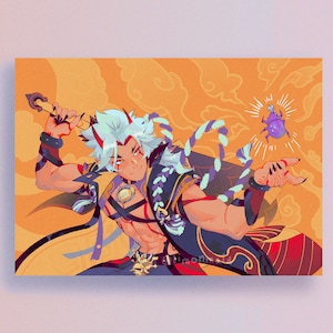 Peut inclure: Illustration d'un personnage aux cheveux blancs et rouges, vêtu d'une tenue bleu foncé et dorée, tenant une épée et une créature violette. Le fond est orange avec des formes de nuages.