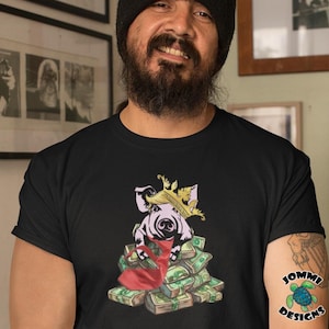 Trump Pig King Political Satire tee, funny political tee, political satire pig art, pig and money tee, trump 2nd term tee, trump 2025 tee