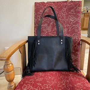 Bolso/tote grande con flecos