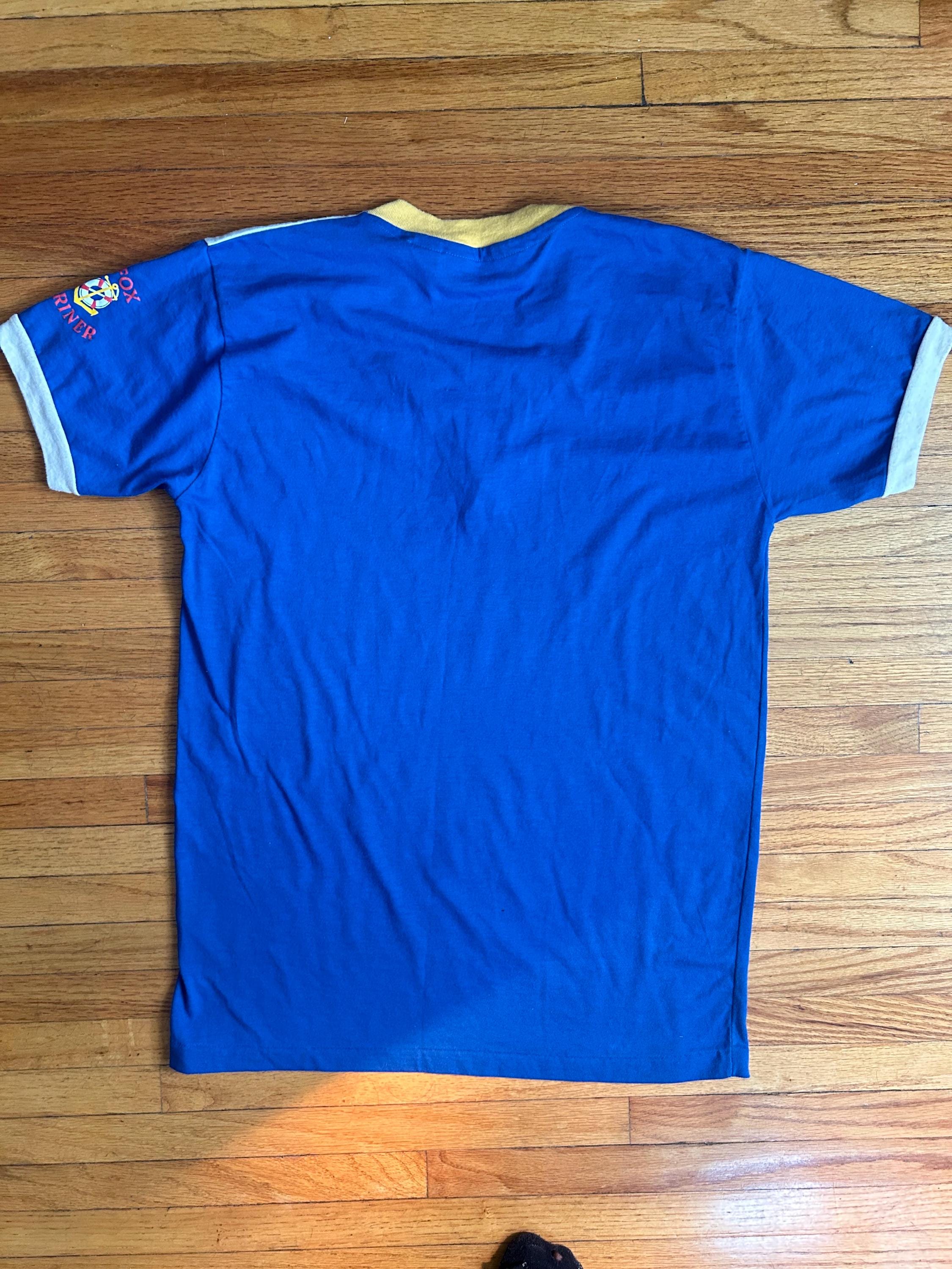 70年代/80年代ヴィンテージのVネックとリンガーTシャツ。Vネックは 