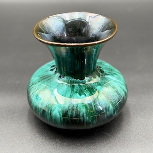 Blue Mountain Pottery round vase 5&quot; tall made in Canada