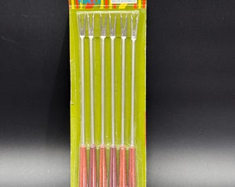 Juego vintage de seis tenedores de acero inoxidable para fondue o barbacoa con mangos de caoba.