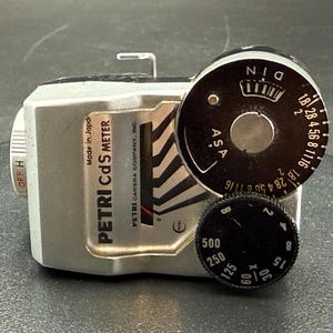 Vintage 1960s Petri CdS light meter made in Japan
