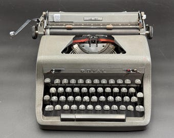 Vintage Royal Quiet De Luxe portable manual typewriter