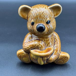 Vintage ceramic honey bear jar or pot with lid