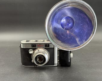 Vintage 1950s Kodak Signet 40 35mm rangefinder camera with Kodalite flashholder