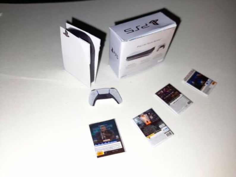 Dolls House Miniature 1/12th Scale PS5 Games Console jeux et coffret réplique image 1