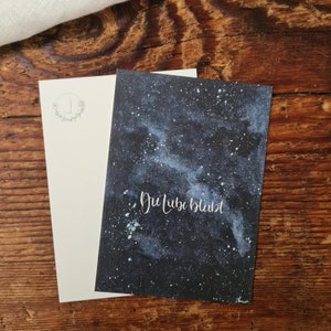 Beileidkarte Die Liebe bleibt A6 Postkarte Sternenhimmel Beileidkarte Mitgefühl Sterne