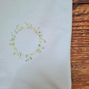 Bügelbild Blumenkranz gelb Idee Geschenk Wildblumen Gruß Glückwunsch Aufkleber Geschenk T-Shirt