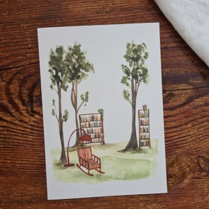 Schaukelstuhl unter Bäumen A6 Postkarte Gemütlichkeit Schaukelstuhl Bücherregale Einladung zum Gemütlichsein