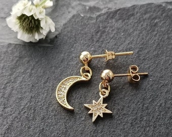 Boucles d’oreilles Moon et Star / Boucles d’oreilles plaquées or 18 carats / Cadeau de bijoux pour femmes / Boucles d’oreilles élégantes avec placage d’or