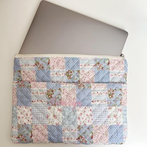 Funda personalizada de algodón con estampado floral para portátil – Nombre bordado a medida, compatible con portátiles de hasta 14 pulgadas imagen 3