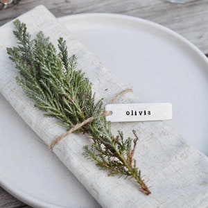 Portatovaglioli natalizi personalizzati - Nomi dei luoghi stampati a mano in argento - Portatovaglioli per decorazioni natalizie - Ornamento personalizzato, etichette regalo
