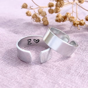 Anel personalizado com iniciais ocultas ou externas - Anel de coração ajustável em prata - Joias empilháveis - Presentes personalizados para ele e para ela