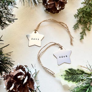 Ornamenti cane e famiglia per albero di Natale decorazione casa 6 nomi personalizzati – IT