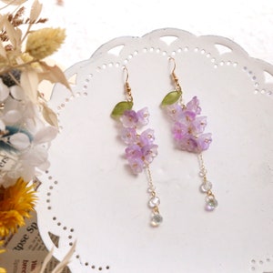 Pendientes de flores de glicina, Pendientes colgantes, Joyería de plantas, Pendientes morados, Pendientes de flores de hoja esmaltada, Fairycore, Pendientes de verano