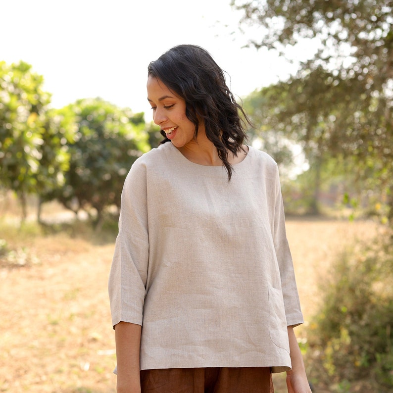 Natürliches quadratisches Leinentop, Oversize-Freizeithemd, Bio-Bluse aus gewaschenem Flachs, lockeres Sommertop, Kleidung in Übergröße, Armbandärmel Bild 3