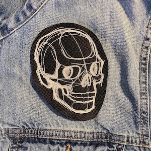 Sketchwork Skull Embroidered Patch - Minimalist Iron-On DIY Art