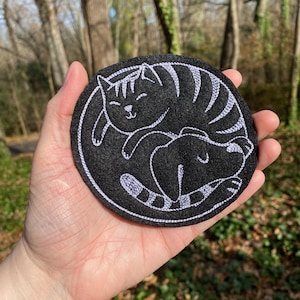 Cat Dog Yin Yang Patch – Iron On or Sew On – Balance Symbol Animal Patch for Pet Lovers