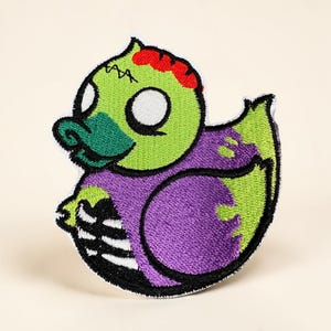 Broderad lapp med zombieanka: Spöklikt skräcktillbehör (7,2 x 8,6 cm)