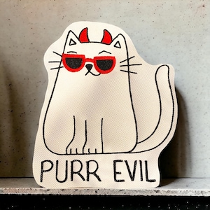 Purr Evil Cat Embroidered Patch – Funny Iron-On or Sew-On Options – Multiple Sizes Available – Cute Gift for Cat Lovers