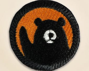 Winkender Bär Aufnäher Waldtier Accessoire (4,5 x 4,5 cm)