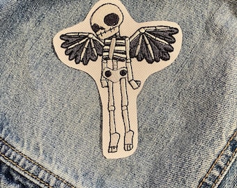 Geflügeltes Skelett Aufnäher - Gothic Halloween Applikation