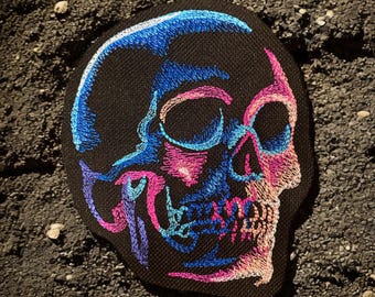 ネオンスカル刺繍パッチ - 鮮やかなゴシックスケルトンデザイン