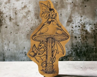 Broderad lapp med älva och drake – Svampfantasidesign