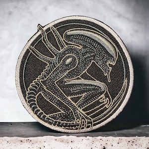 Alien Xenomorph Embroidered Patch: Sci-Fi Horror Fan Gift - 4 Inch
