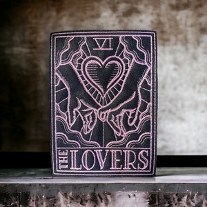 The Lovers Tarot Card Patch – Geborduurd, opstrijkbaar of genaaid – Witchy-borduurwerk – Major Arcana – Gothic Occult Patch – Tarotcadeau