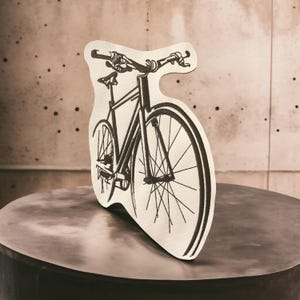 ヒット・ザ・トレイルズ バイクシルエット刺繍パッチ - マウンテンバイクアイロン接着または縫い付け