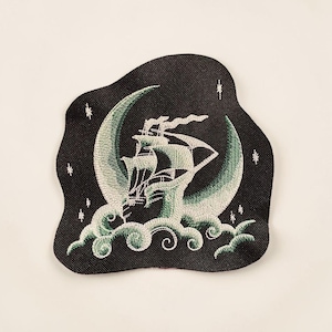 Toppa ricamata Glow Moon Ship - Pirata Celeste