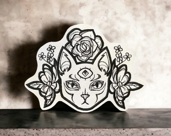 Broderad lapp med tre ögon och katt – mystisk strykapplikation