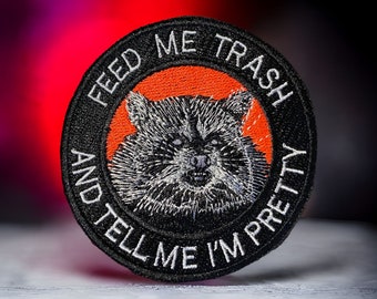 Rolig tvättbjörnslapp – Skräppanda Broderad Stryk-på, Sy-på eller Hekte